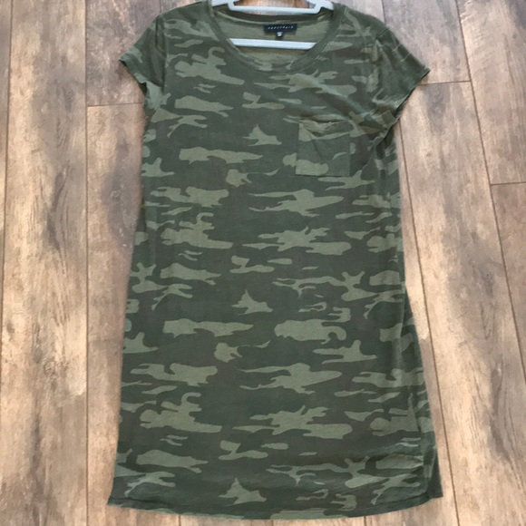 Sanctuary Dresses & Skirts - Sanctuary XS Green Camouflage T-Shirt Midi Dress
